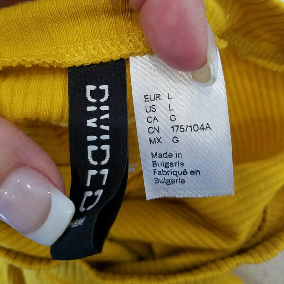 Divided/ goldish yellow cold shoulder top - Picture 4 of 4